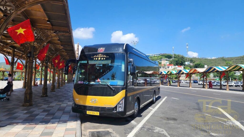 Cho thuê xe limousine 20 chỗ full massage 2025_Thịnh Gia Hưng