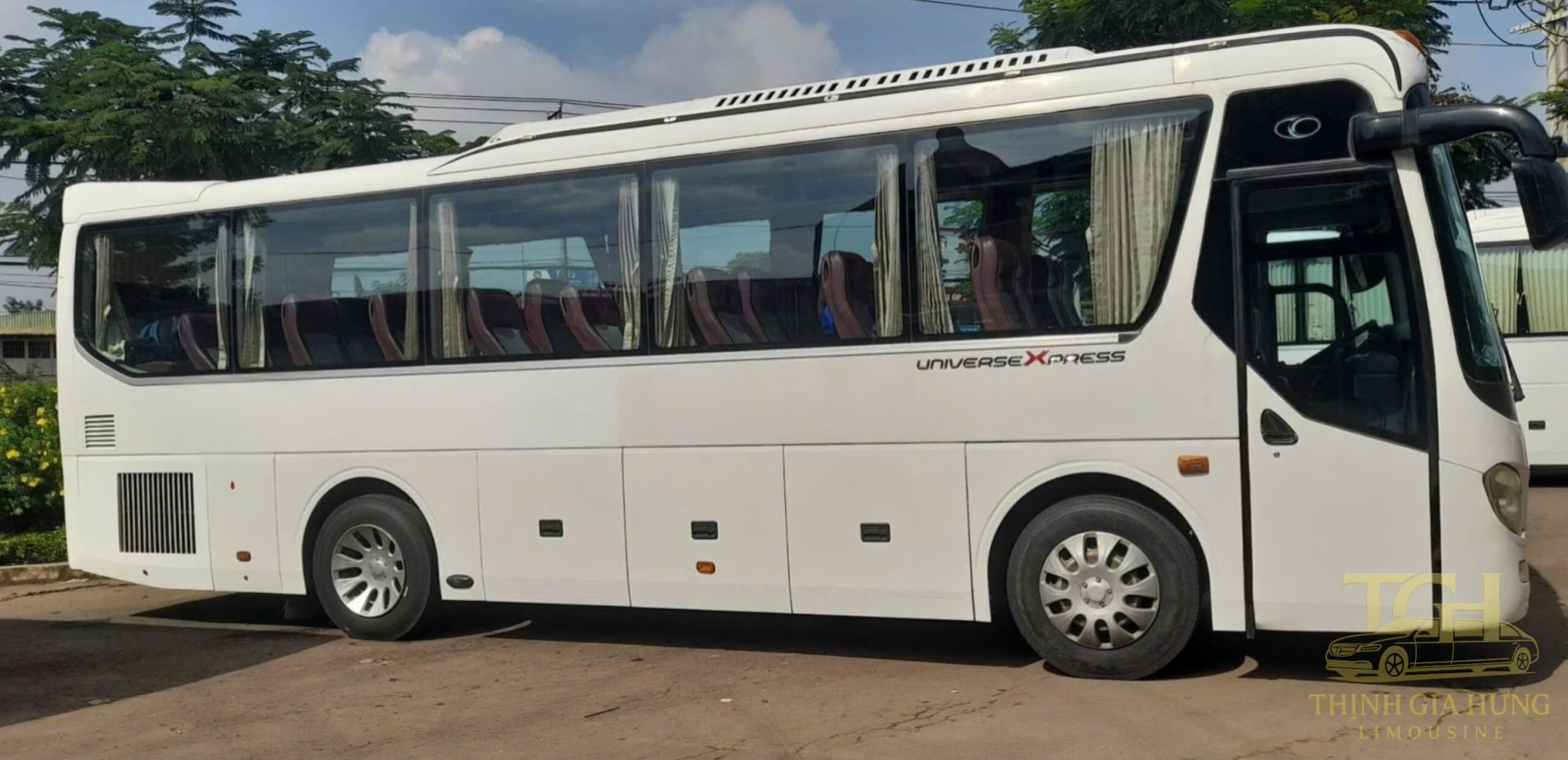 Dịch vụ cho thuê xe du lịch 35 chỗ tại TPHCM giá rẻ