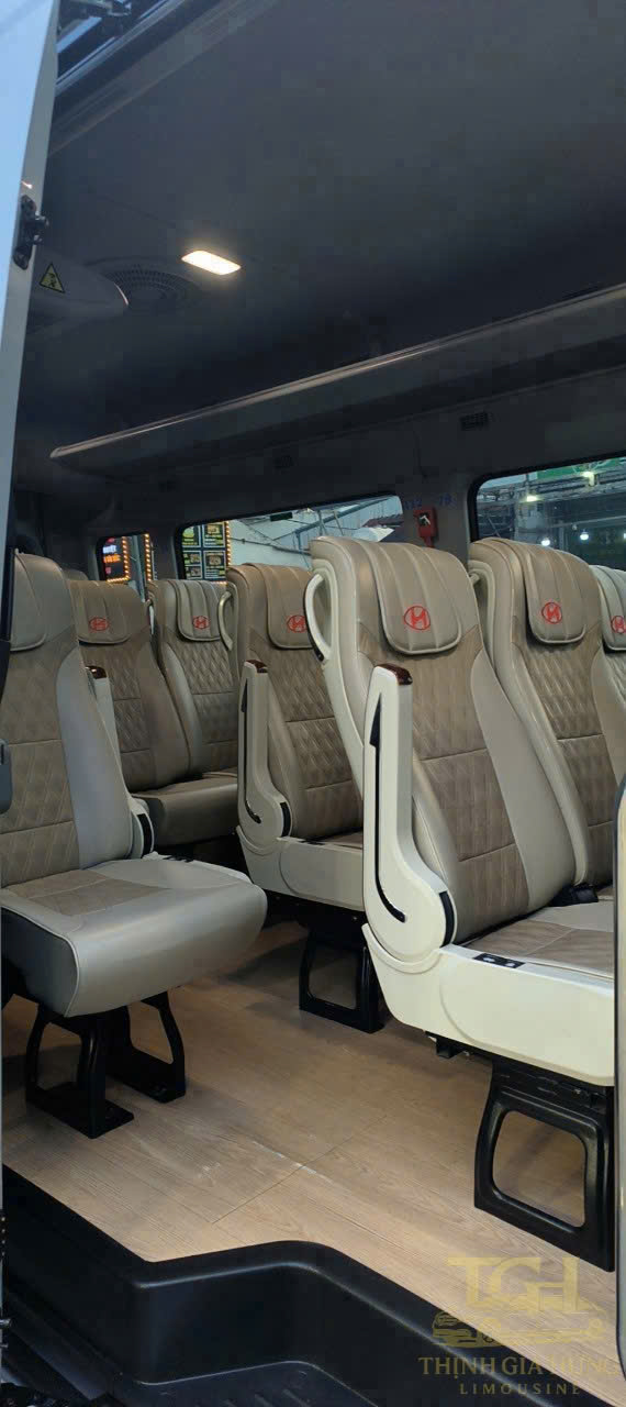 Thuê xe 16 chỗ nội thất đẹp