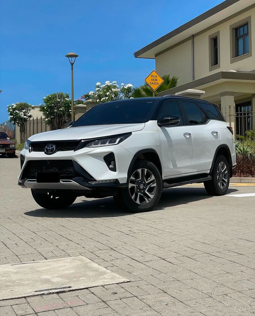 Thuê xe fortner đời mới giá tốt tphcm
