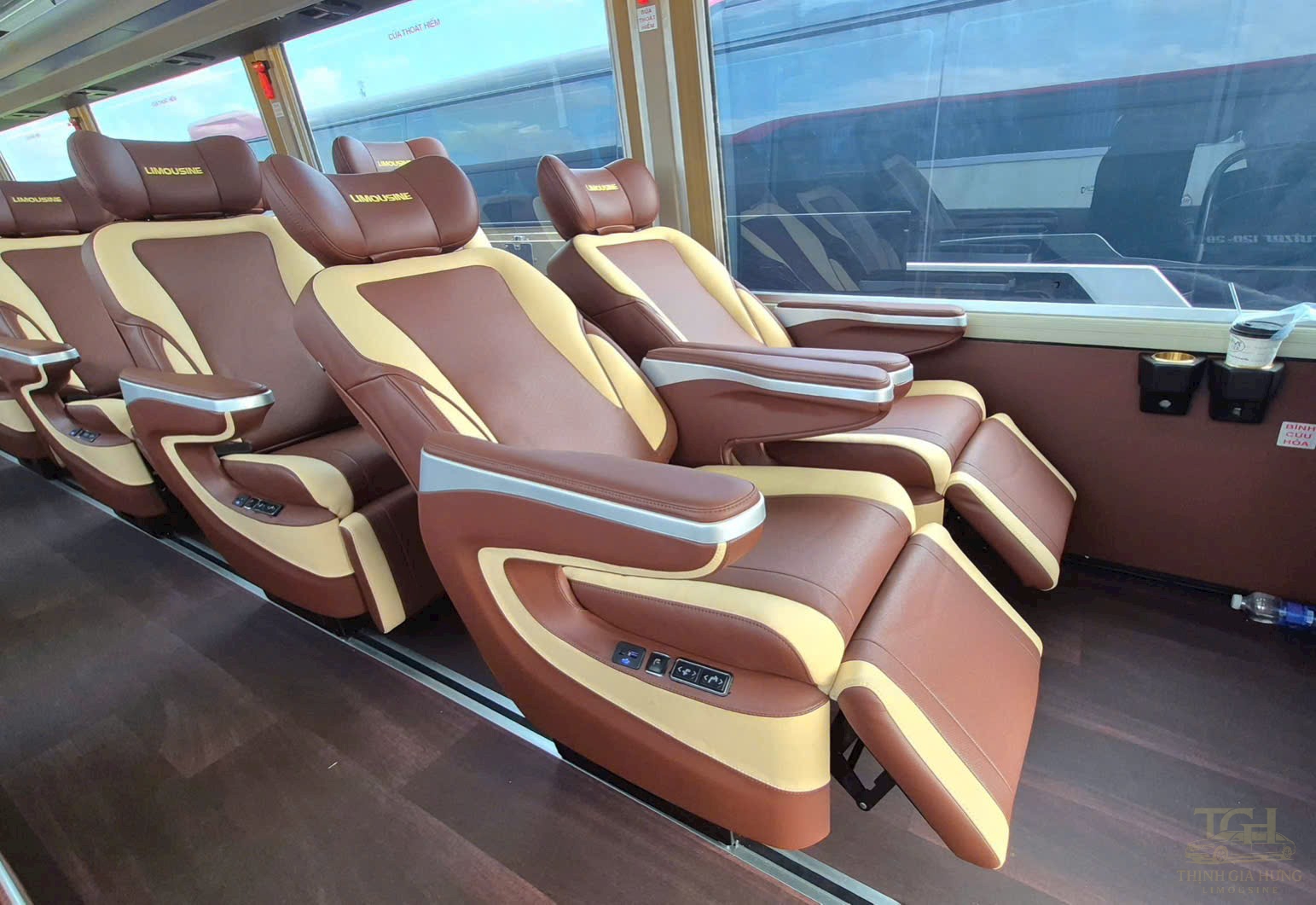 Xe 29 chỗ limousine có massage cao cấp 2025 tại _Thịnh Gia Hưng