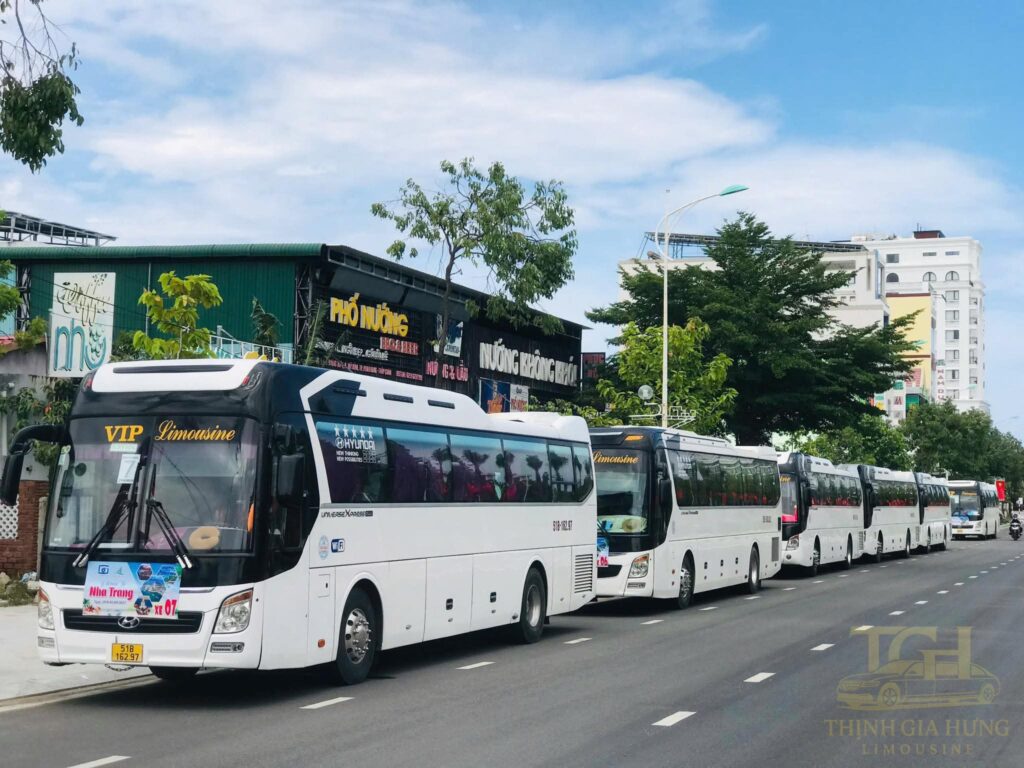Xe limousine 19 chỗ đời mới _Thịnh Gia Hưng