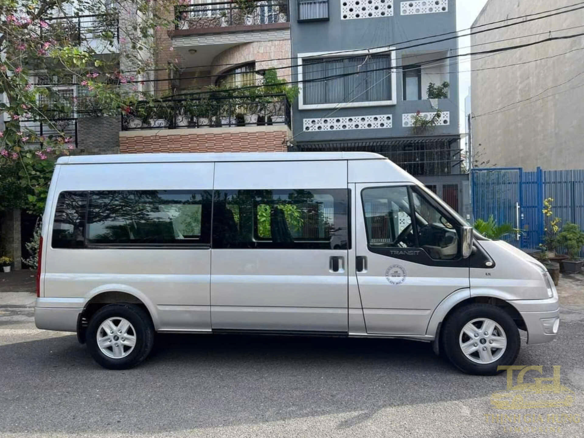 thuê xe 16 chỗ đi Đà Lạt