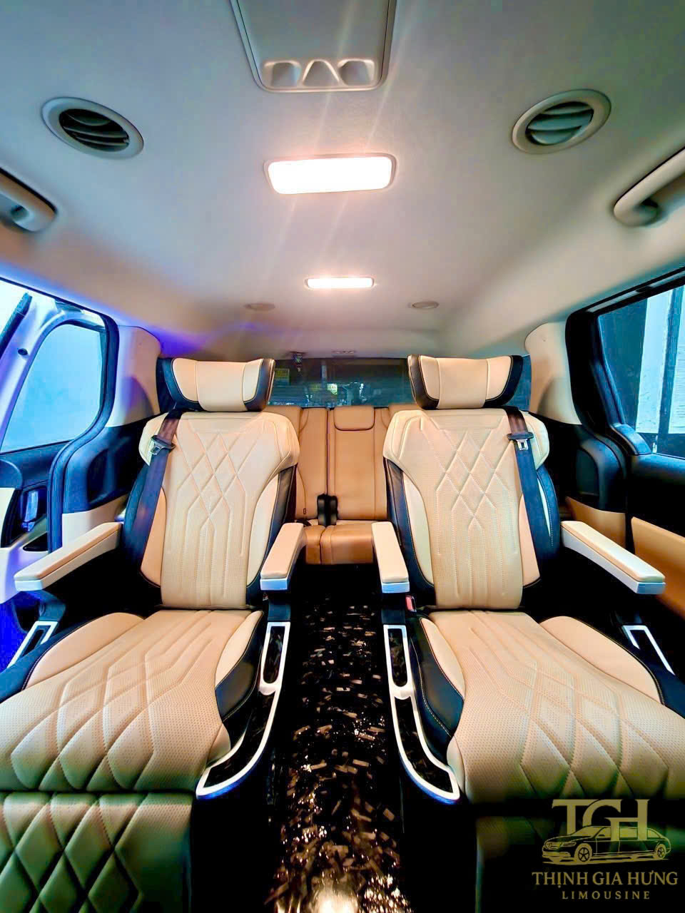 Bảng giá thuê xe Kia carnival