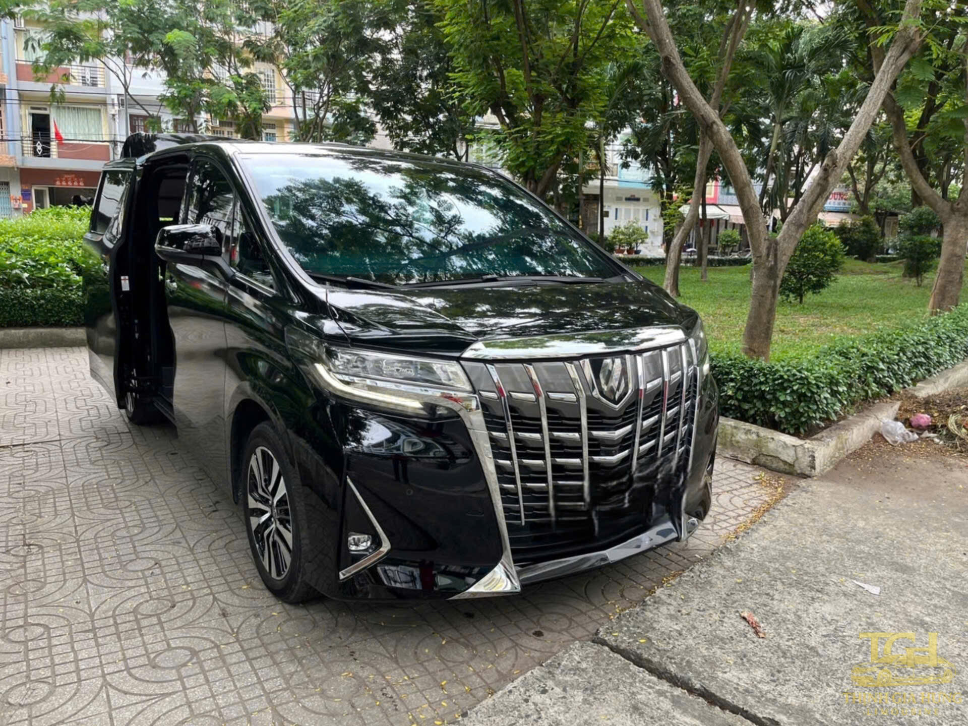 Thuê xe 7 chỗ VIP Alphard Thuê xe 7 chỗ VIP Alphard