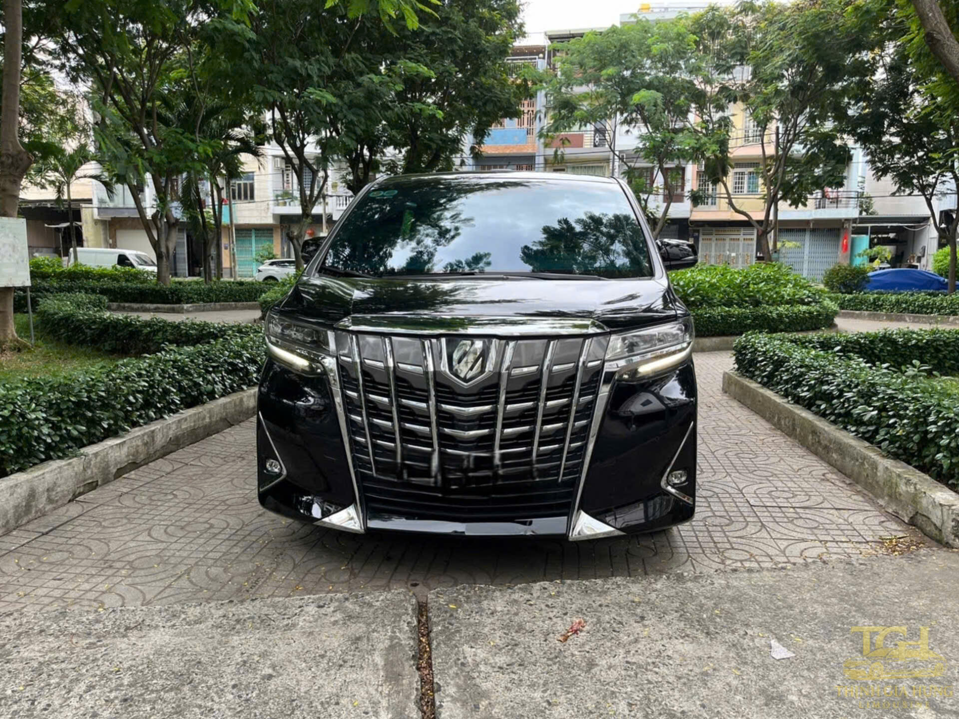 Thuê xe Alphard đón sân bay Thuê xe Alphard đón sân bay