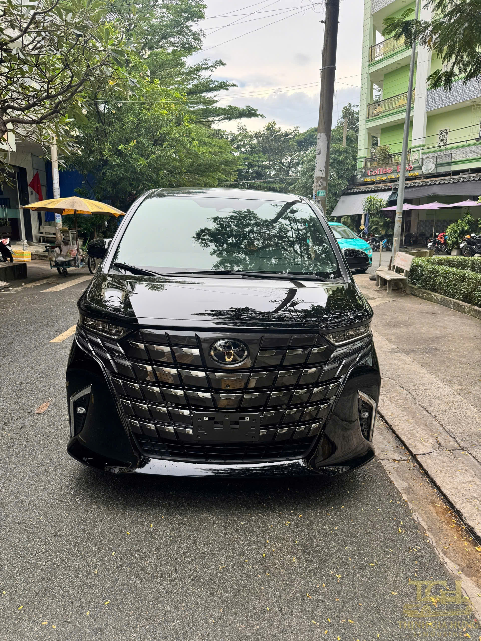 Thuê xe Toyota Alphard Thuê xe Toyota Alphard