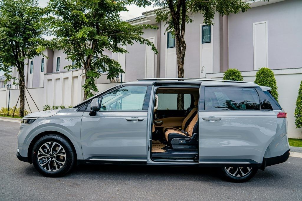 Thuê xe kia sedona đời mới giá tốt