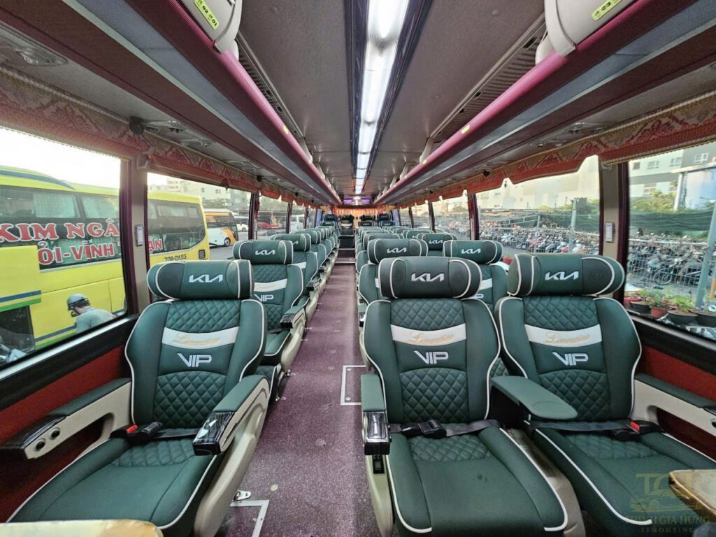 xe limousine 30 chỗ ghế massage ca o cấp đời mới