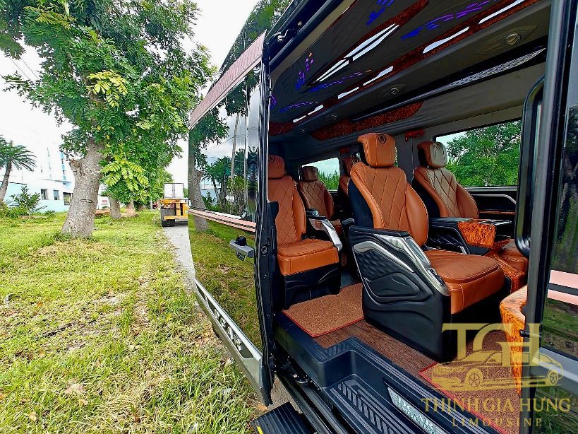 Thuê xe 12 chỗ limousine đi Đà Lạt